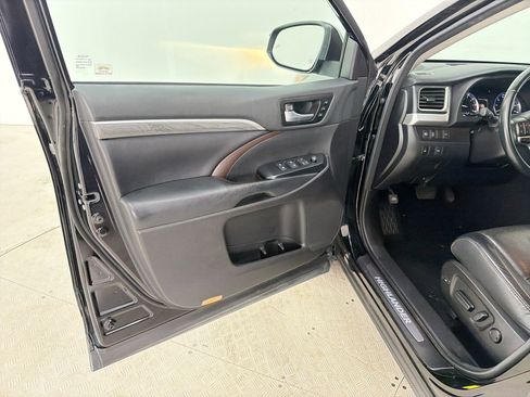 Used 2018 Toyota Highlander Limited image 14