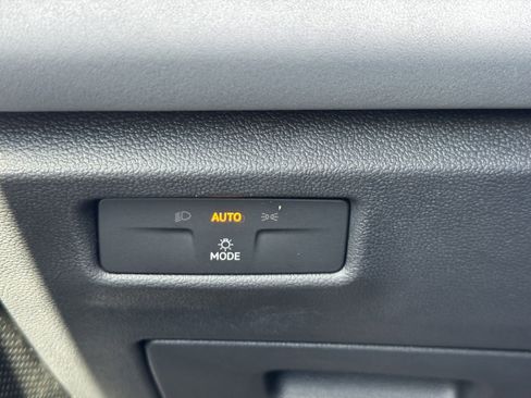 New 2025 Volkswagen Tiguan SE image 24