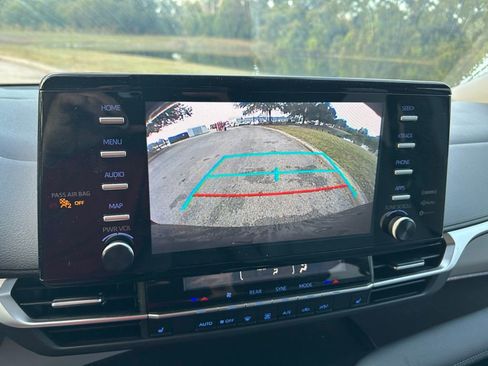 Used 2024 Toyota Sienna XLE image 25