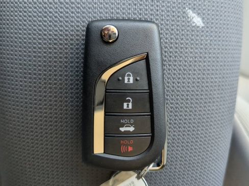 Used 2022 Toyota Corolla LE image 32