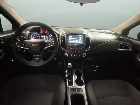Used 2018 Chevrolet Cruze LT FWD image 9