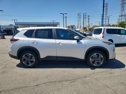 Used 2024 Nissan Rogue SV AWD/4WD image 28