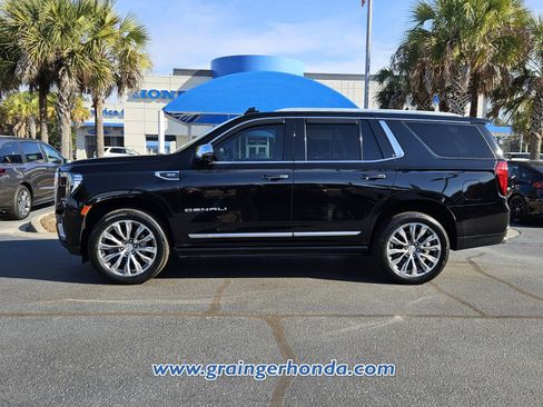 Used 2021 GMC Yukon Denali w/ Denali Premium Package image 2