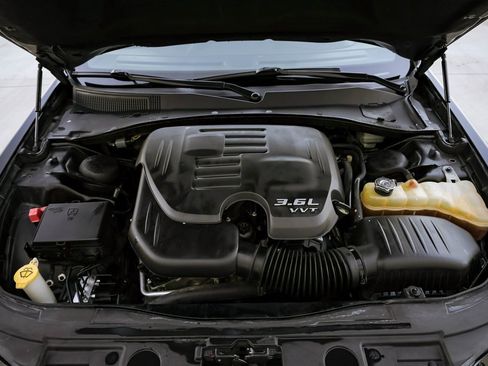 Used 2014 Chrysler 300 C image 17