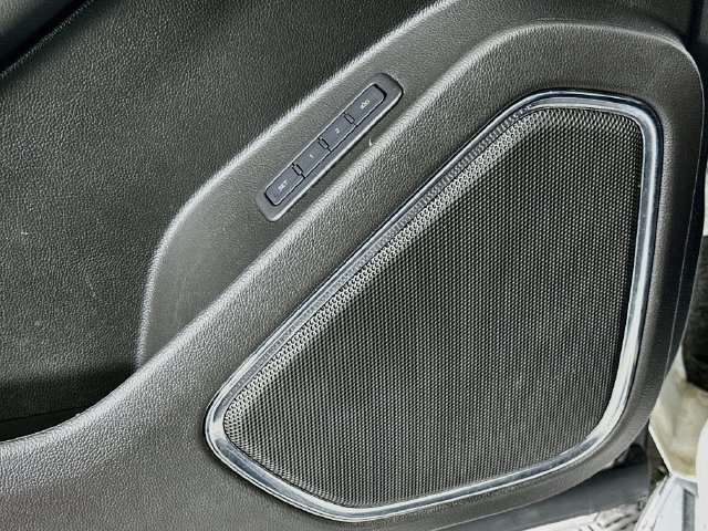 Used 2020 GMC Yukon SLT w/ Graphite Performance Edition RWD image 19