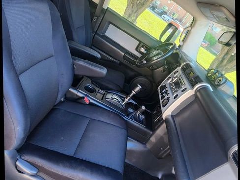 Used 2014 Toyota FJ Cruiser 4WD w/ Upgrade Package image 13