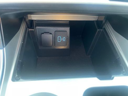 Used 2021 Ford Explorer Limited w/ Equipment Group 301A AWD/4WD image 23