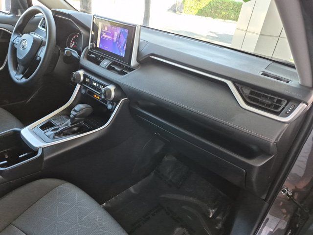 Used 2025 Toyota RAV4 XLE AWD/4WD image 6