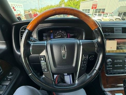 Used 2016 Lincoln Navigator Select AWD/4WD image 8