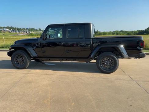 New 2024 Jeep Gladiator Sport image 5