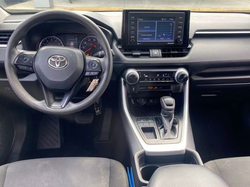 Used 2021 Toyota RAV4 LE FWD image 9