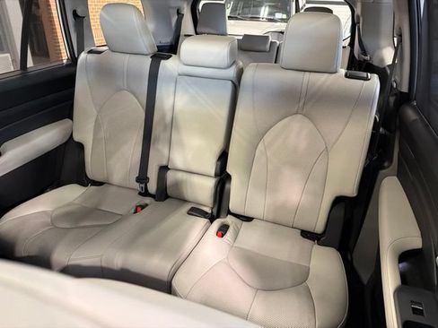 Used 2024 Toyota Grand Highlander AWD Hybrid image 32