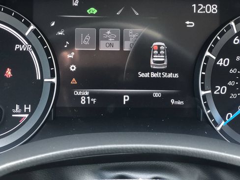 Used 2020 Toyota Highlander XLE FWD image 23