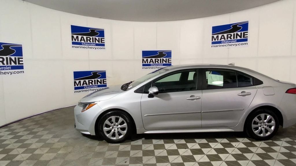Used 2025 Toyota Corolla LE FWD image 7