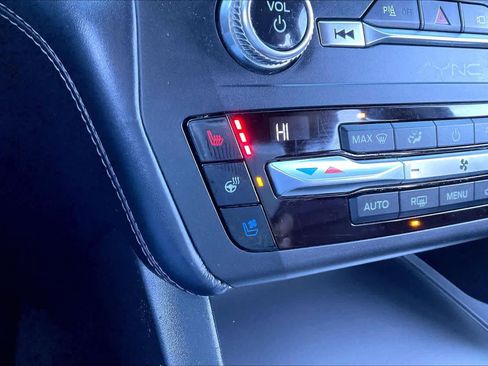 Used 2020 Ford Explorer Platinum w/ Premium Technology Package image 59