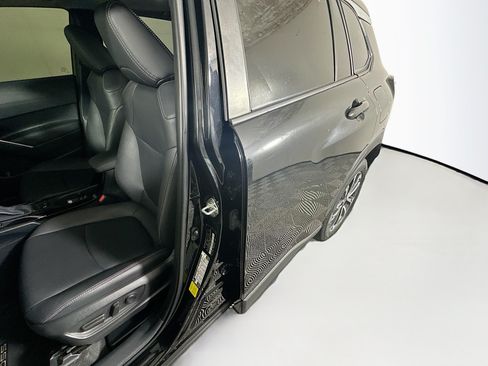 Used 2023 Toyota Corolla Cross XLE w/ Convenience Package FWD image 12