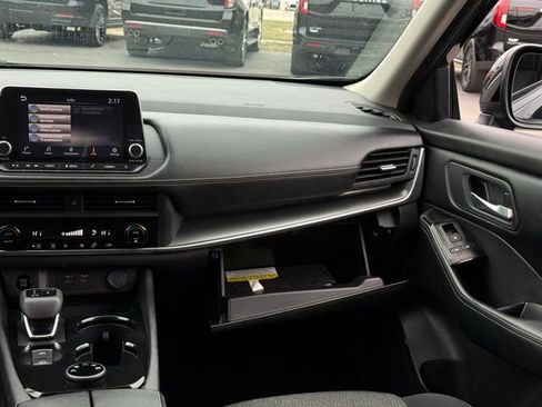 Used 2024 Nissan Rogue SV image 29