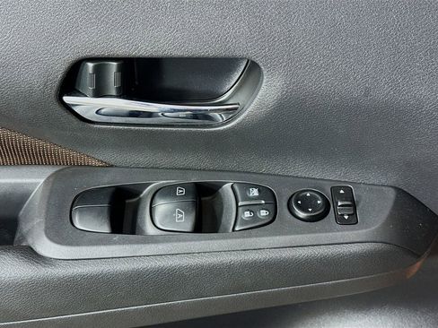 Used 2023 Nissan Kicks SR image 21