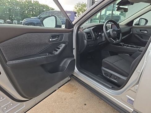 Used 2023 Nissan Rogue SV AWD/4WD image 28
