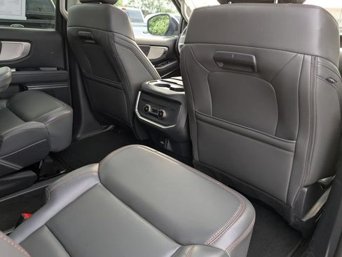 Used 2025 Ford Expedition Active AWD/4WD image 19
