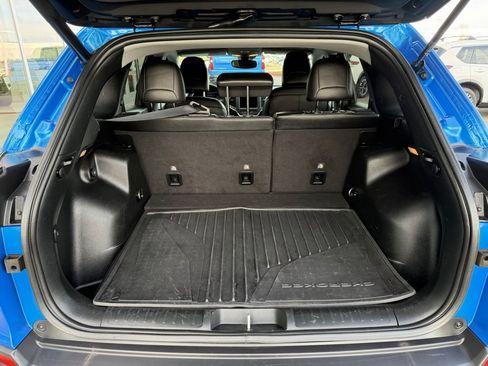 Used 2023 Jeep Cherokee Altitude Lux w/ Mopar Interior Package image 10