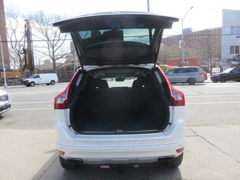 Used 2016 Volvo XC60 T6 Platinum image 24