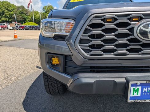 Used 2017 Toyota Tacoma TRD Off-Road w/ Tow Package (A/T) AWD/4WD image 9