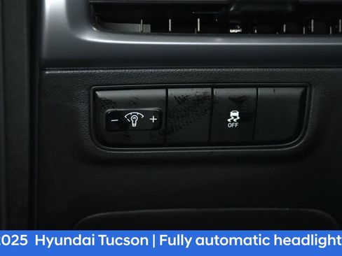 Used 2025 Hyundai Tucson SE AWD/4WD image 9