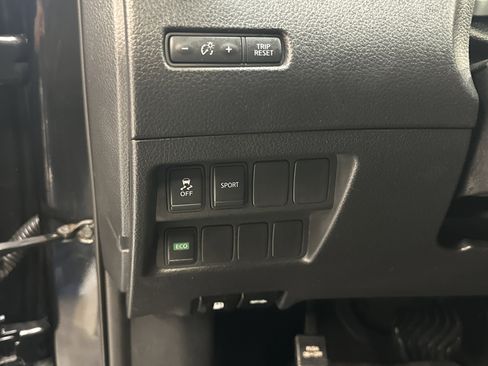 Used 2016 Nissan Rogue SV image 21