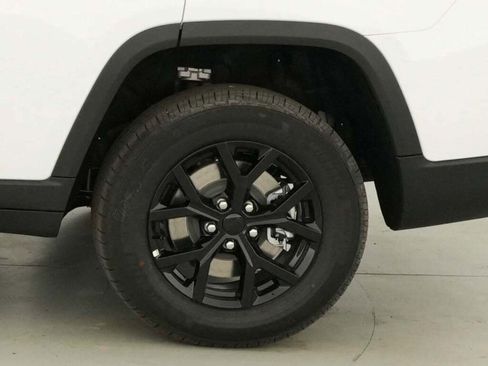 New 2025 Jeep Grand Cherokee L Laredo image 35