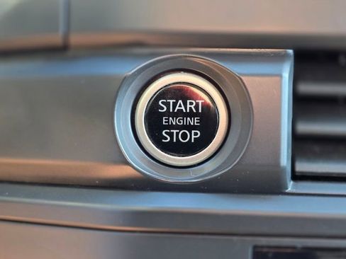 Used 2023 Nissan Pathfinder S image 28