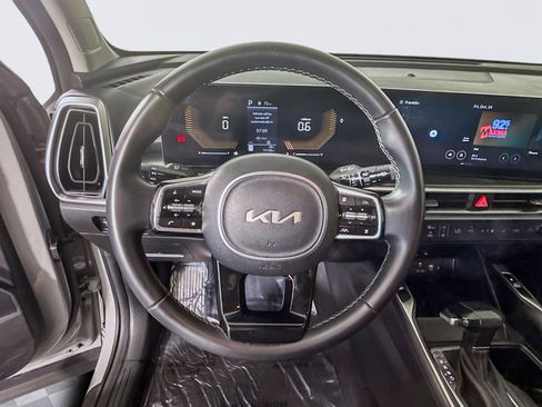 Used 2024 Kia Sorento S image 13