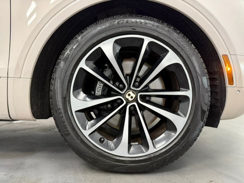 Used 2019 Bentley Bentayga AWD/4WD image 88