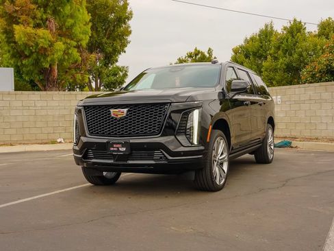 New 2026 Cadillac Escalade ESV Platinum Sport AWD/4WD image 2