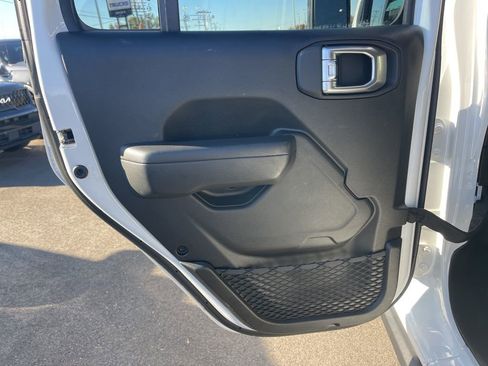 Used 2025 Jeep Wrangler Unlimited Rubicon image 27