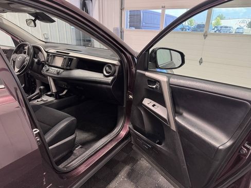 Used 2016 Toyota RAV4 XLE w/ Convenience Package AWD/4WD image 14