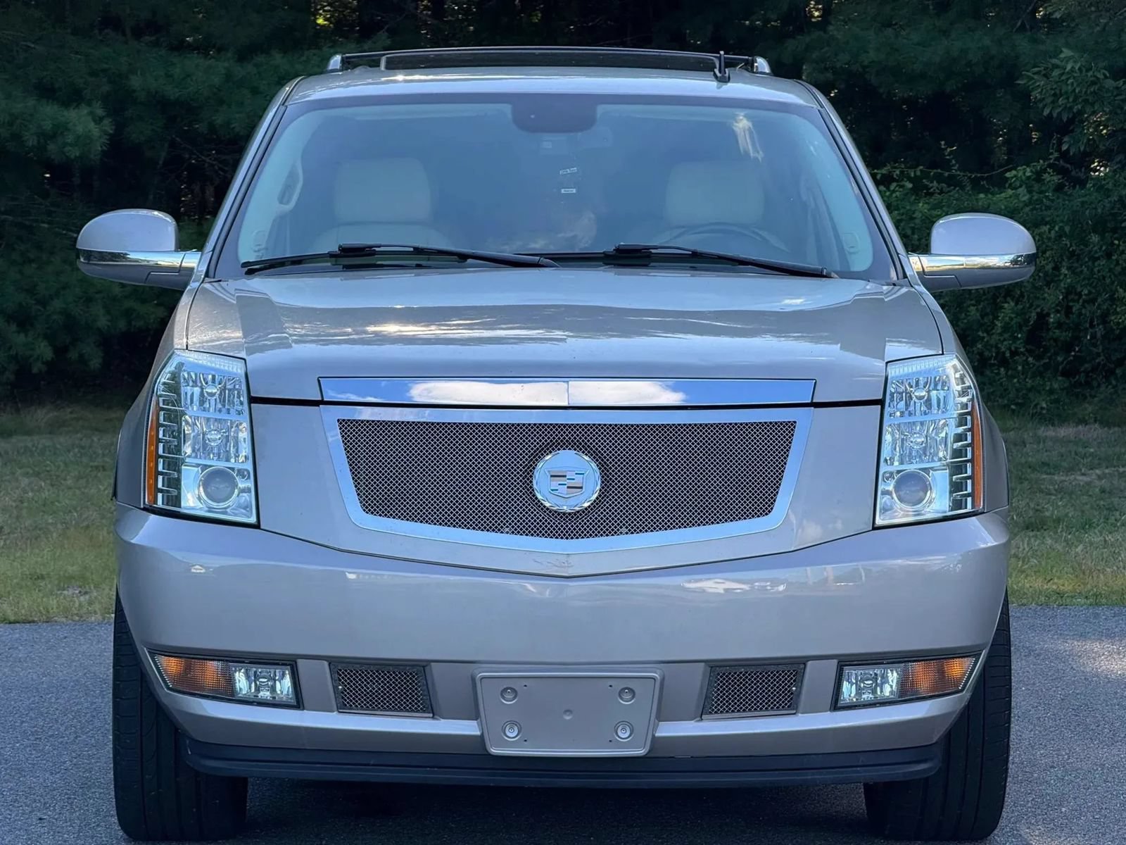 Used 2008 Cadillac Escalade AWD image 3