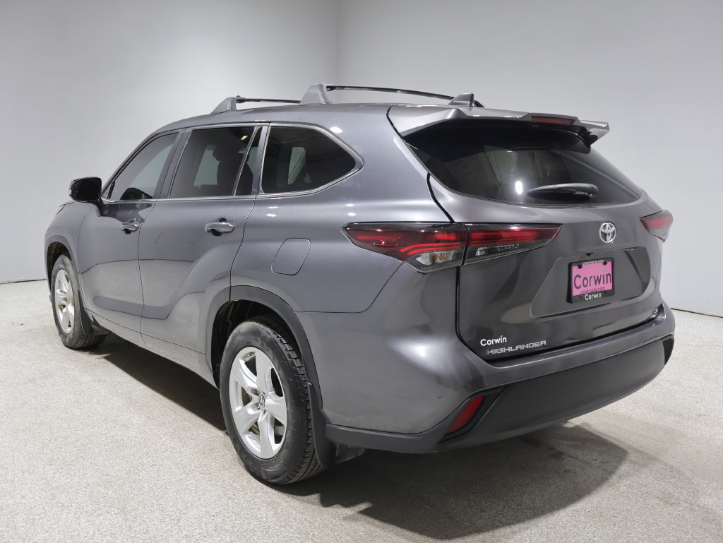 Used 2024 Toyota Highlander LE FWD image 5