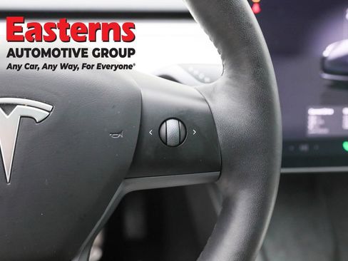 Used 2023 Tesla Model 3 Standard Range image 16