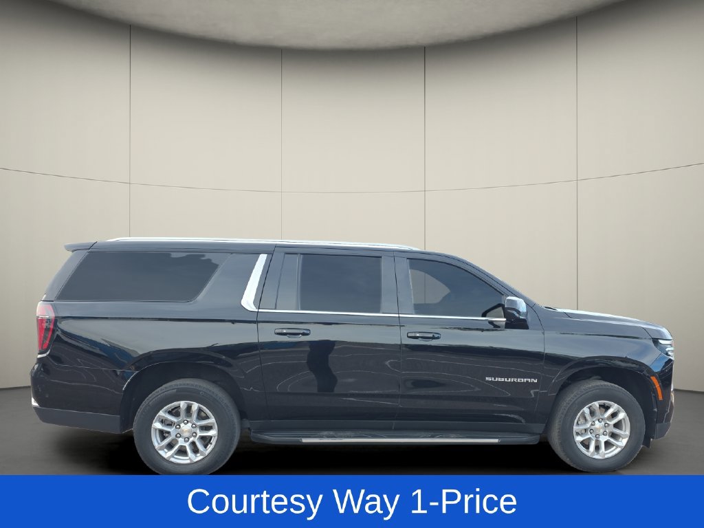 Used 2025 Chevrolet Suburban LT RWD image 11
