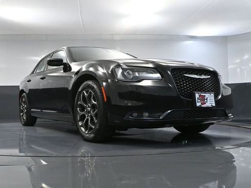 Used 2018 Chrysler 300 S image 51