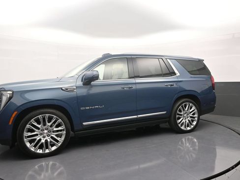 Used 2025 GMC Yukon Denali w/ Denali Reserve Package AWD/4WD image 4