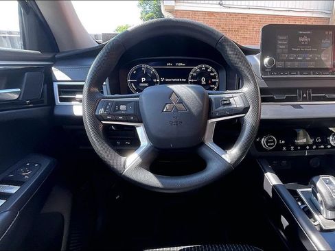 Used 2025 Mitsubishi Outlander ES AWD/4WD image 5