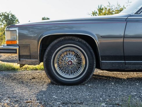 Used 1988 Cadillac Brougham image 4
