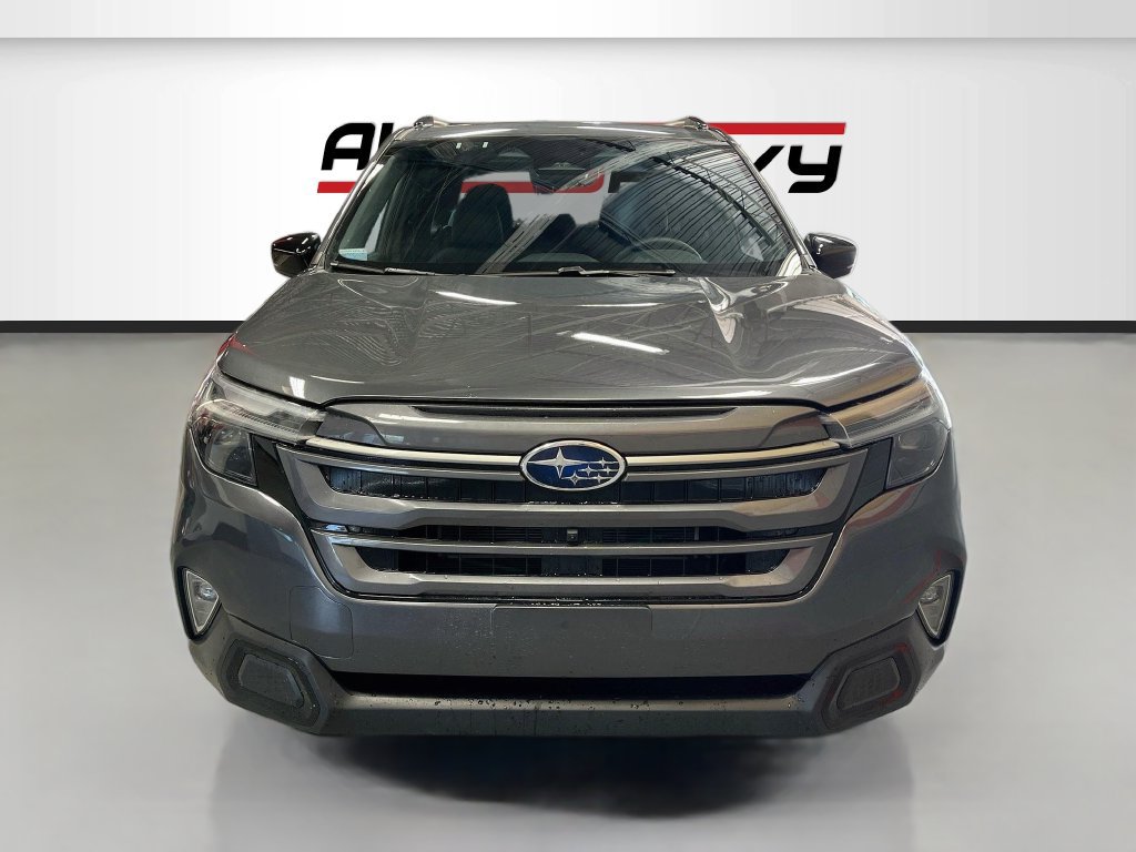 Used 2025 Subaru Forester Touring AWD/4WD image 2