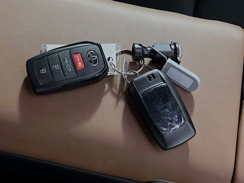 Used 2026 Toyota Crown AWD/4WD image 36