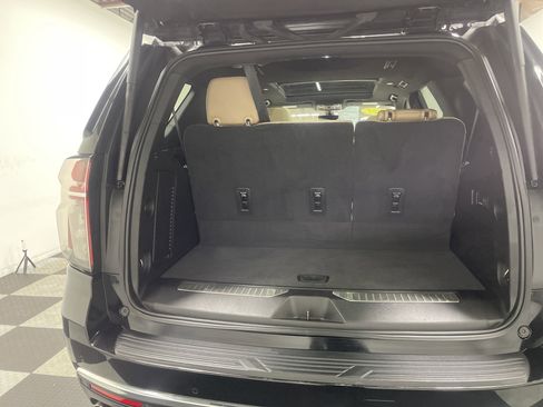 Used 2021 Chevrolet Tahoe Premier w/ Premium Package image 18