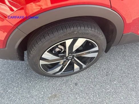 Used 2025 Volvo XC40 B5 Plus w/ Climate Package AWD/4WD image 9