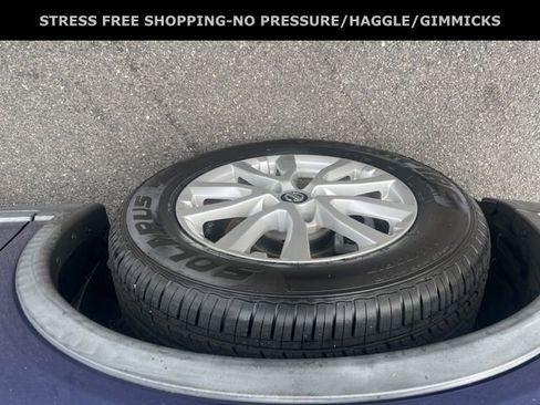 Used 2018 Nissan Rogue SV w/ Premium Package image 12