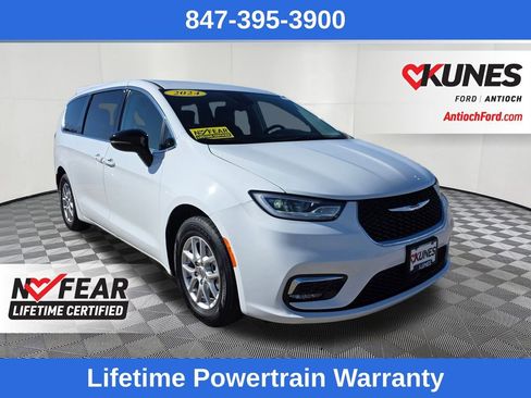 Used 2024 Chrysler Pacifica Touring-L image 1